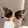 Lunettes de soleil de luxe diamant papillon surdimensionné femmes marque sans monture Y2k lunettes de soleil dames Bling nuances lunettes fête drôle décor