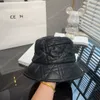 Hink hatt designer Paris mode svart diamant check mönster läder hink hatt slitage vind och solskugga hatt i början av hösten och tidig vårdesigner mössa