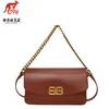 Borsa a tracolla piccola quadrata rossa con chiusura a catena Live Fashion nuova borsa a tracolla piccola quadrata rossa codice 5631