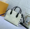 Bolso de mano de diseñador para mujer Luxurys OnTheGo Bolsos Clásicos Flores en relieve Bolsas de compras Bolsas de compras de cuero de primera calidad Moda Leopardo Bolso de maquillaje de noche