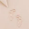 Cuelga la lámpara 2021 Llegada Sexy Forma del cuerpo Mujeres Pendientes colgantes Rose Golden 3 colores Retrato Hollow Mujer Contorno Oreja Je2297