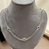 Collier de mode conçu par un créateur adapté aux femmes, nouveau collier utilisé comme boîte-cadeau de noël pour célébration d'anniversaire