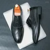 Scarpe eleganti 2023 da uomo casual in pelle primavera stile britannico versatile abbigliamento formale da lavoro cucina da lavoro