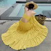 Robes décontractées Chic et sexy dos nu spaghetti sangle creux longue fête pour les femmes élégantes sans manches couture mince jaune maxi robe