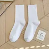 Frauen Socken 35 Farben Koreanische Sport Weiche Baumwolle Einfarbig Weiß Mädchen Mode Radfahren Laufen Atmungsaktive Strumpfwaren Frau