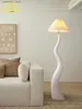 Golvlampor Designer Cream Harts Floor Lamp LED E27 Atmosfär Vertikalt skrivbord Ljus för vardagsrum/Modellrum Dekoration Bedroom Studie Studio Bar Q231016