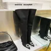 Designer-Wüstenstiefel mit Overknee-Absätzen von Muadi, schwarze Damenstiefel mit spitzem Zehenbereich und Hufeisenabsatz