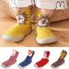 Babyschoenen Baby Boy Girl Cartoon Warme vloersokken Rubberen zool Schoenen Antislip Walker Kindersneakers Schoen