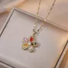 Pendentif Colliers Trendy Zircon Feuille d'abricot Collier en acier inoxydable Vintage Maple Plant Collier Bijoux Cadeaux de fête pour femmes filles