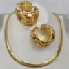 Bröllopsmycken uppsättningar Dubai Gold Plated Set för kvinnor trend runda örhängen hänge afrikansk kopparhalsband för festbröllop 231013