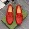 Lüks İtalyan markası baskılı desen erkek ayakkabı el yapımı düz renkli pu dikişli süet yuvarlak kafa kancası seti moda iş ayakkabıları somunlar artı worlddhgate