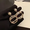 Marka mody c list z złotym kolczykiem designerka biżuteria kobiety Pearl kolczyki Prezent weselny