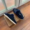 Summer Walk Charms Embellished Suede Slippers Moccasins Shearling Mule Stängda tårar Skor Casual Slip On Flats For Women Luxury Designers Shoe Factory Factorwear