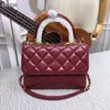 Moda crossbody çanta. En iyi üretim