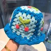 Berets Color Block Bucket Hat Handmade Cereja Crochet para Mulheres Elegante Primavera / Outono Beanie Cap Férias Viagem Praia