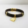 Designer jóias ouro hardware pulseiras de couro selo impresso presente de moda para mulheres alça de mão padrão de flor marrom logotipo fivela charme pulseira cor marrom