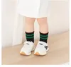 Barnstrumpor 4Pairs Kids Sport Socks Barnens solida färgstrumpor Boy White Black Student Socks Baby Girl Middle Tube Cotton Toddler Socks 231016