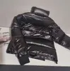 メンジャケット女性トップ品質のデザイナー黒の光沢のあるジャケットダウンパーカーフード付きトライアングルレッドラベルレターレターメンズコートアウターM-4XL