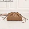 Bottegvenetas Bags Pouch Clutch Bag 2024 New Cloud Knitted Handheld Delicate Sheepskin Pure Hand Womens Crossbody Small