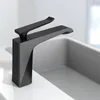 Rubinetti per lavabo da bagno Rubinetto per lavabo nero Rubinetto da tavolo monoforo Miscelatore in rame e acqua fredda