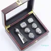 Europa Amerika Stijl Mannen Dame Vrouwen Titanium staal 6 Nieuwe patriot ringen Super Bowl trofee set Gegraveerd Letter Patroon Lov296x