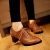 Sapatos de vestido 2023 mulheres bombas dedo do pé redondo 5.5cm saltos de madeira plataforma brogue estudante esculpido retro lace-up clássico primavera