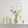 花瓶の陶器の水差しの花瓶花の白いピッチャーリビングルームの装飾棚棚贈り物キッチンのためのハンドル