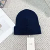 Stickad hatt kepsar män vinter designer beanie kvinnor hat casual motorhuv tjock stickad klassisk sport fast färg