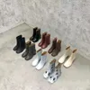 dernières bottes de créateurs pour femmes Martin Boucle de ceinture Bottes du désert S Flamingo Love Arrow Médaille en cuir épais chaussures d'hiver talon haut avec boîte Bottes courtes à bout fendu