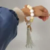 Sleutelhangers Mode Polsbandje Armband Sleutelhanger Food Grade Siliconen Houten Kralen Sleutelhanger Vrouwen Meisje Karabijn Kwastje Accessoires