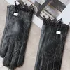 Gants de luxe en cuir pour femmes, mitaines en peau de mouton, lettres en métal, dentelle, Patchwork, gants pour écran tactile, automne et hiver