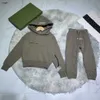 merk mode trainingspakken designer hoodie set voor kinderen maat 100-150 cm 2 stuks buikwarmte zak trui en broek okt05