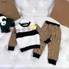 Luxo crianças fatos de treino bebê outono terno tamanho 90-150 cm 2pcs camisola de manga comprida com design de retalhos e calças estampadas estampadas set01