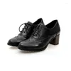 Zapatos de vestir 2023 Bombas de mujer Punta redonda 5,5 cm Tacones de madera Plataforma Brogue Estudiante Tallado Retro Cordones Clásico Primavera