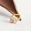 Minos New Jewelry Fingerringe aus 18 Karat vergoldetem Edelstahl, Einheitsgröße, offener, großer, ovaler, quadratischer Cz-Hochzeitssteinring