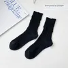 Frauen Socken Modetrendy Kreatives perforiertes Frauen solider Harajuku Retro Long Trend Street weich atmungsaktiv