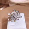 Anelli a grappolo Elegante anello di coppia con tre fiori super scintillanti Farfalla con diamanti pieni per le donne Gioielli regalo di Natale con zirconi a foglia di fiocco