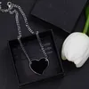 Mode luxe femmes collier simple et polyvalent noir et blanc coeur Style boucle conception exquise charme concepteur Cool magnifique dame bijoux pendentif