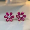 Stud Küpe S925 STERLING Gümüş Kadın Daisies Camellias Dolu elmas Ruby Çiçekleri Basit Toplama Güzel Takı Hediyeleri