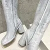 Nya flanellstövlar mode Europ -stil Klassisk lyxdesigner Kvinnor Stövlar Fashion Shoes Autumn präglade läder Lågklackade stövlar Split Toe Boots Soft Leather