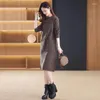 Sukienki swobodne Brown Ran Brown Knit Sweter Suknia jesienna zima kobiety drukują o szyjki szczupłe, eleganckie eleganckie 2023