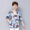 Kvinnans jackor 2023 Moder Summer Sun Protection Jacket Anti-uv Female Hooded Lous Thin Printing Fashion Clothing
