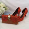 Chaussures de robe 2023 Arrivée Orange Crystal Femmes Mariage avec sacs assortis Peep Toe High Pompes Mode Ouvert et sac à main