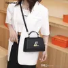 Borsa quadrata piccola con articoli di fabbrica di grande capacità 2023 Borsa da donna con tracolla singola a spalla singola di design Borsa da donna alla moda portatile con motivo Lychee