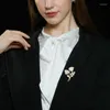 Broszki Suyu damska broszka kwiatowa elegancka temperament wielofunkcyjny garnitur sukienka minimalistyczna szalik liści