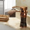 Grifos de lavabo de baño de estilo europeo, lavabo inferior de jade natural de cobre y grifo dorado frío, mesa de cascada chapada en oro