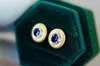 Orecchini a bottone JHY in oro massiccio 18 carati da 0,7 ct con zaffiro blu naturale per le donne, gioielli raffinati, regali di compleanno