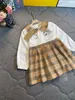 女の子のファッションのためのブランドデザイナードレスKhaki Cross Stripe Design Kids Frock Size 90-140 cm長袖ラペルチャイルドスカートSep25
