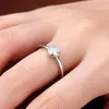 Cluster Rings Kugg 5mm 0,5 Moissanite Engagement för kvinnor Sterling Silver 925 Solitaire Diamond Classic Fine Jewelry