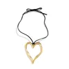 Pendentif Colliers Punk évidé grand collier en forme de coeur pour femmes chaîne de clavicule réglable noir ras du cou bijoux de mode